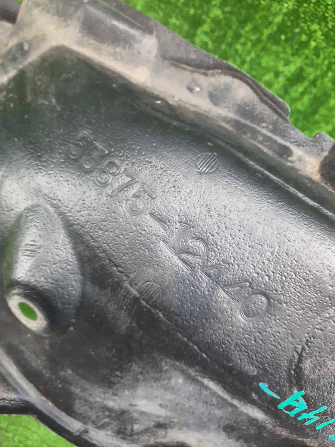 Защита под крыло правая передняя TOYOTA AXIO, COROLLA FIELDER, COROLLA  AXIO, FIELDER NZE141, NZE144, ZRE142, ZRE144, ZRE144G, ZRE142G, NZE144G, NZE141G 53875-12440 2 ракурс