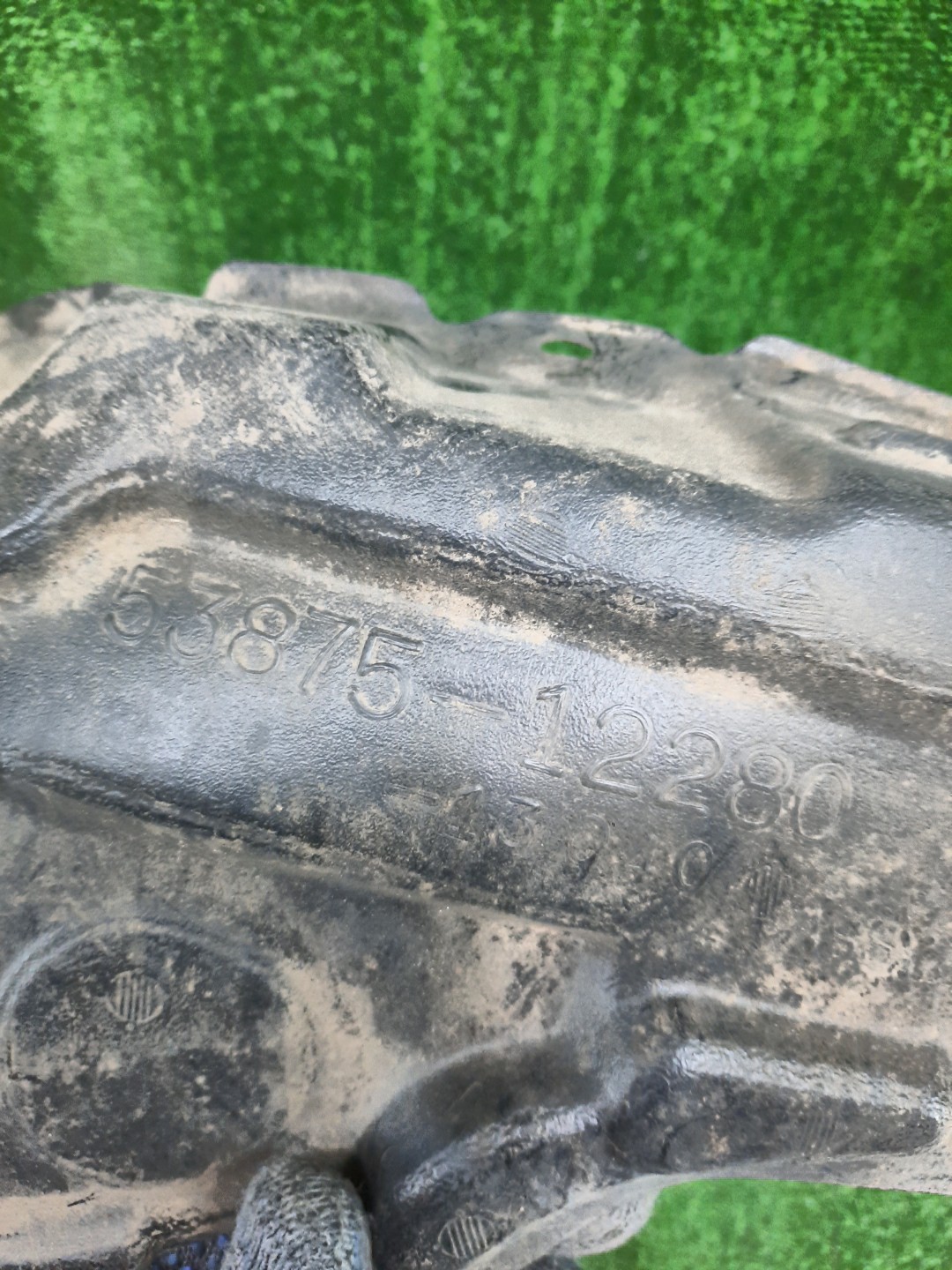 Защита под крыло правая передняя TOYOTA COROLLA FIELDER ZZE122G 53875-12280 3 ракурс