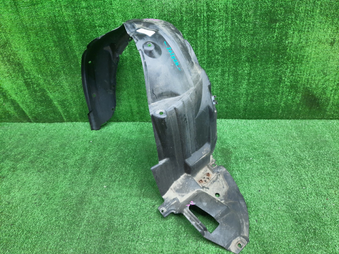Защита под крыло левая передняя TOYOTA AXIO, COROLLA FIELDER, COROLLA AXIO, FIELDER NZE141, NZE144, ZRE142, ZRE144, ZRE144G, ZRE142G, NZE144G, NZE141G 53876-12420 1 ракурс Защита под крыло левая передняя TOYOTA AXIO, COROLLA FIELDER, COROLLA AXIO, FIELDER NZE141, NZE144, ZRE142, ZRE144, ZRE144G, ZRE142G, NZE144G, NZE141G 53876-12420 1 ракурс