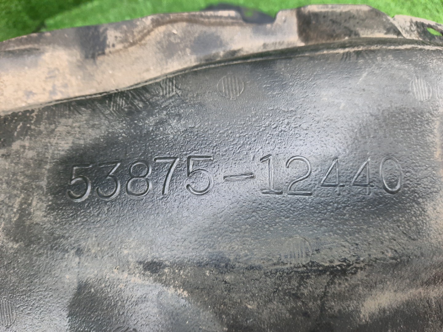 Защита под крыло правая передняя TOYOTA AXIO, COROLLA FIELDER, COROLLA  AXIO, FIELDER NZE141, NZE144, ZRE142, ZRE144, ZRE144G, ZRE142G, NZE144G, NZE141G 53875-12440 2 ракурс