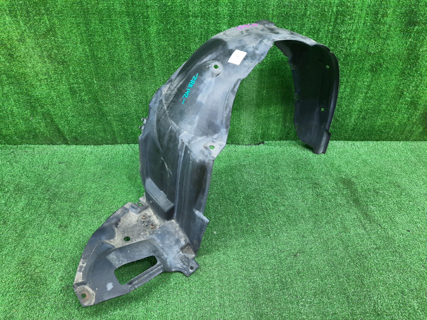 Защита под крыло правая передняя TOYOTA AXIO, COROLLA FIELDER, COROLLA  AXIO, FIELDER NZE141, NZE144, ZRE142, ZRE144, ZRE144G, ZRE142G, NZE144G, NZE141G 53875-12440 1 ракурс