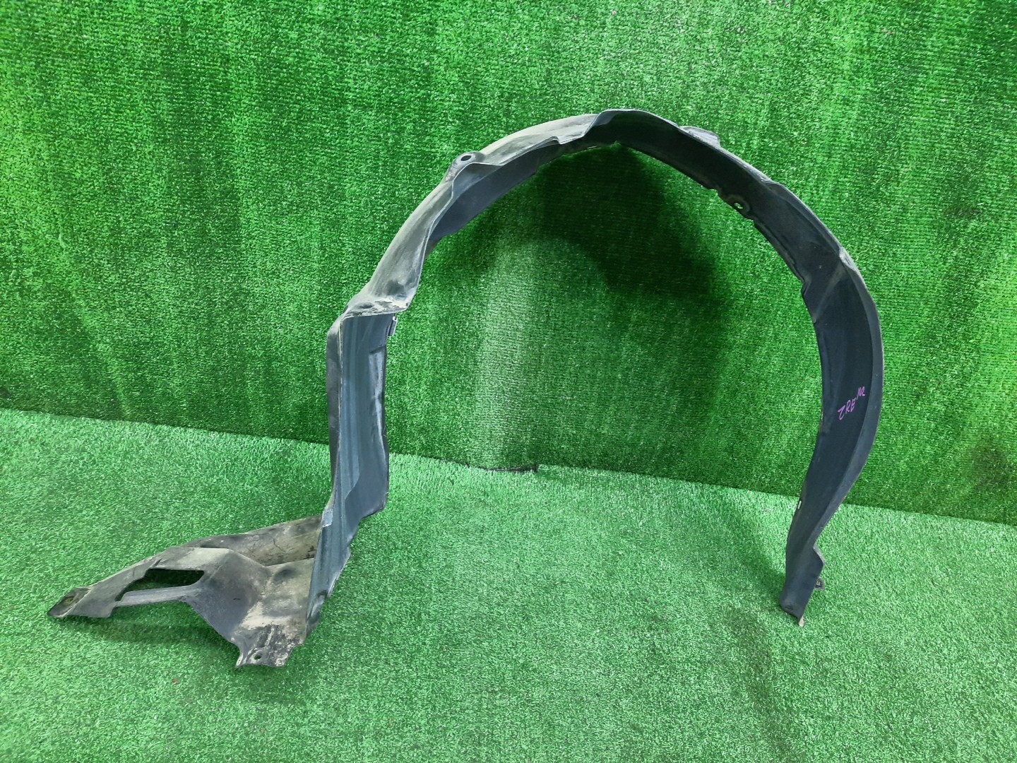 Защита под крыло правая передняя TOYOTA AXIO, COROLLA FIELDER, COROLLA  AXIO, FIELDER NZE141, NZE144, ZRE142, ZRE144, ZRE144G, ZRE142G, NZE144G, NZE141G 53875-12440 1 ракурс