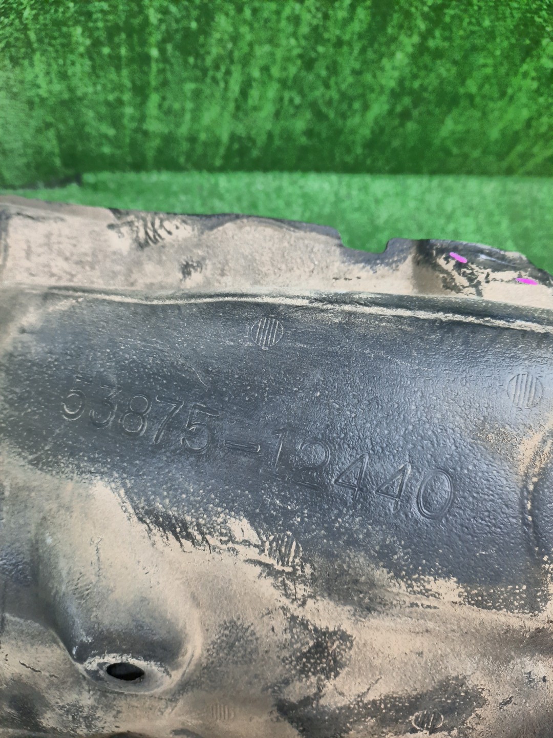 Защита под крыло правая передняя TOYOTA AXIO, COROLLA FIELDER, COROLLA  AXIO, FIELDER NZE141, NZE144, ZRE142, ZRE144, ZRE144G, ZRE142G, NZE144G, NZE141G 53875-12440 3 ракурс