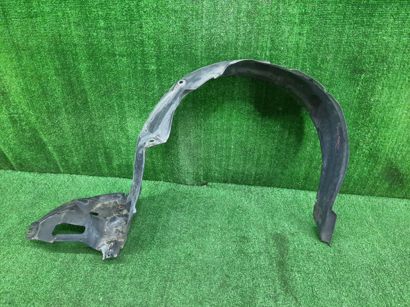 Защита под крыло правая передняя TOYOTA AXIO, COROLLA FIELDER, COROLLA  AXIO, FIELDER NZE141, NZE144, ZRE142, ZRE144, ZRE144G, ZRE142G, NZE144G, NZE141G 53875-12440 1 ракурс