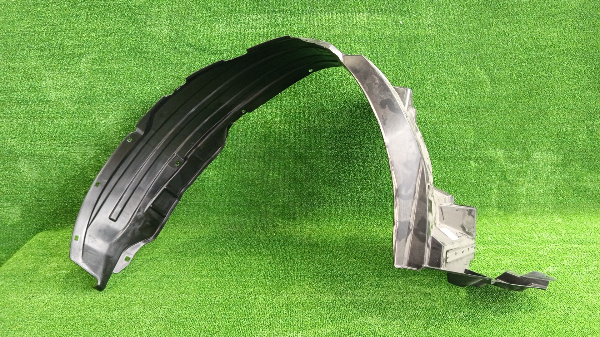 Защита под крыло правая передняя TOYOTA HILUX GUN125 53805-YP070 2 ракурс