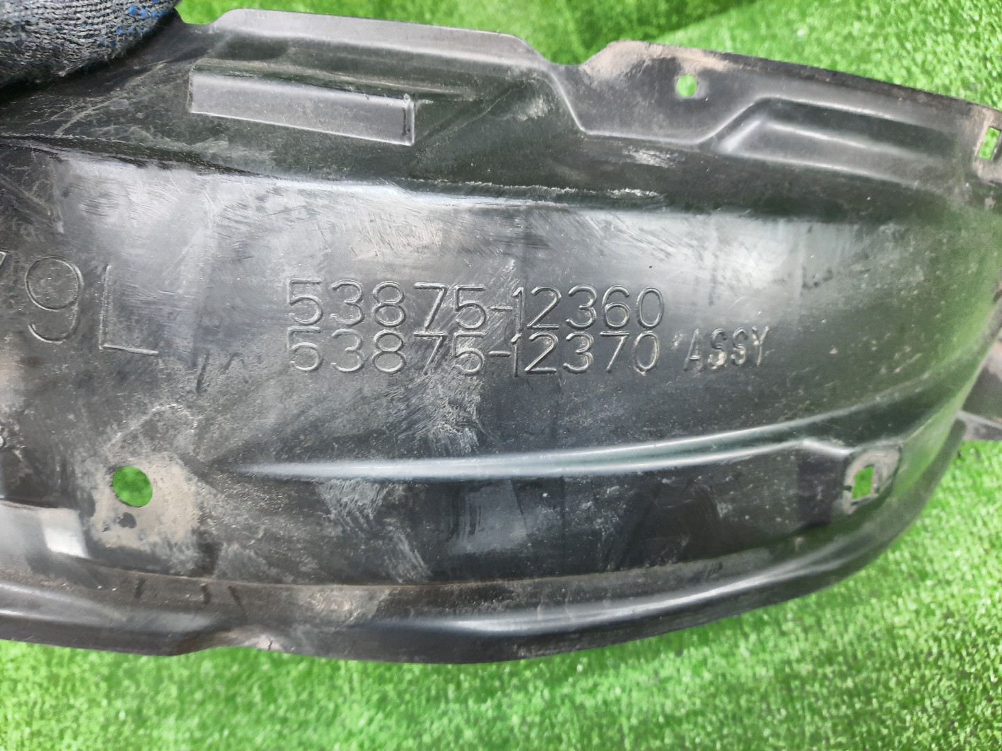 Защита под крыло правая передняя TOYOTA COROLLA ZZE124, NZE121, NZE120, ZZE122, NZE124, CE121 53875-12360 3 ракурс