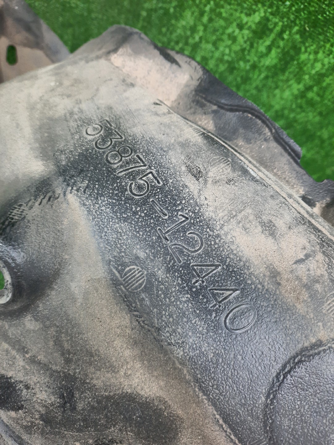 Защита под крыло правая передняя TOYOTA AXIO, COROLLA FIELDER, COROLLA  AXIO, FIELDER NZE141, NZE144, ZRE142, ZRE144, ZRE144G, ZRE142G, NZE144G, NZE141G 53875-12440 2 ракурс