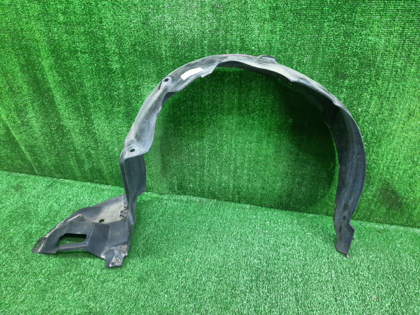 Защита под крыло правая передняя TOYOTA AXIO, COROLLA FIELDER, COROLLA  AXIO, FIELDER NZE141, NZE144, ZRE142, ZRE144, ZRE144G, ZRE142G, NZE144G, NZE141G 53875-12440 1 ракурс