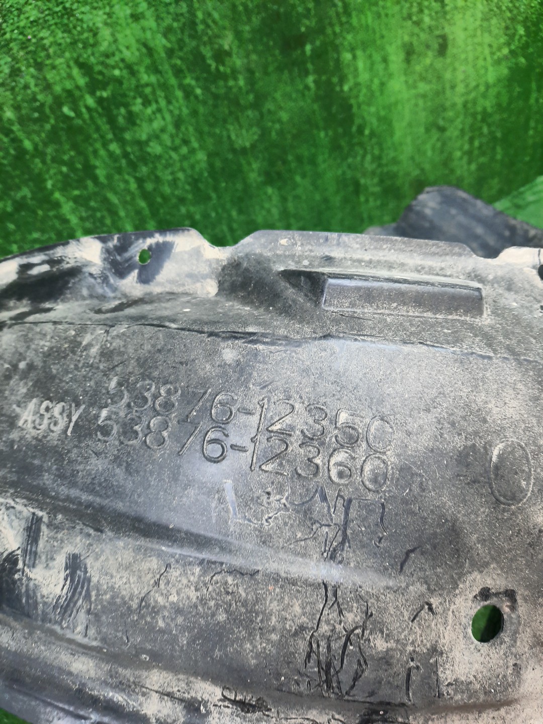 Защита под крыло левая передняя TOYOTA COROLLA ZZE124, NZE121, NZE120, ZZE122, NZE124, CE121 53876-12350 2 ракурс