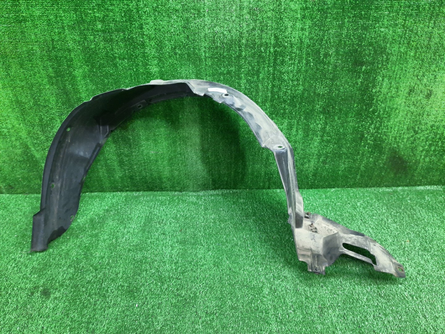 Защита под крыло левая передняя TOYOTA AXIO, COROLLA FIELDER, COROLLA  AXIO, FIELDER NZE141, NZE144, ZRE142, ZRE144, ZRE144G, ZRE142G, NZE144G, NZE141G 53876-12420 1 ракурс