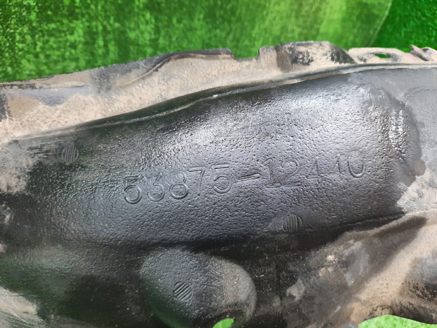 Защита под крыло правая передняя TOYOTA AXIO, COROLLA FIELDER, COROLLA  AXIO, FIELDER NZE141, NZE144, ZRE142, ZRE144, ZRE144G, ZRE142G, NZE144G, NZE141G 53875-12440 3 ракурс