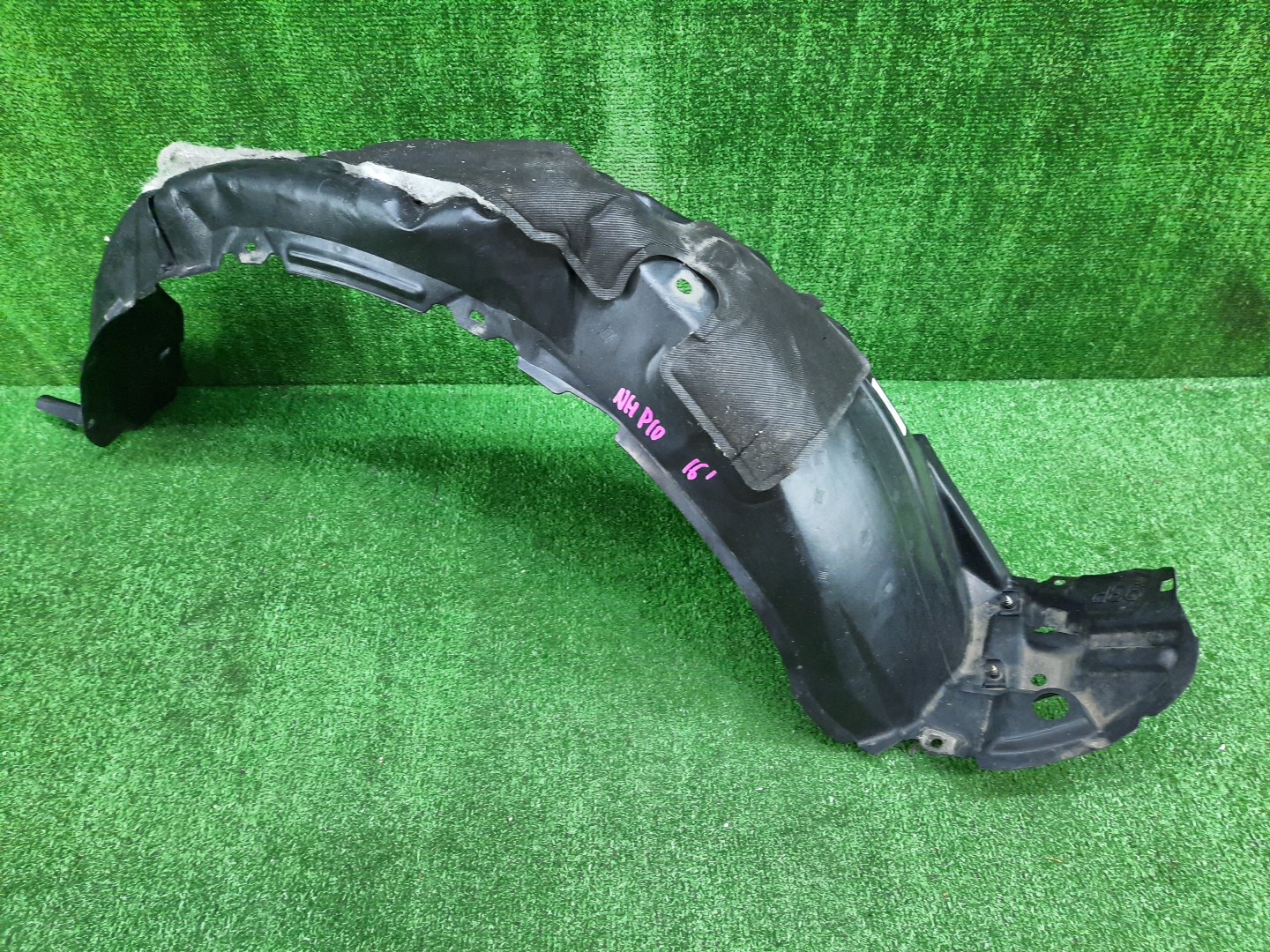 Защита под крыло правая передняя TOYOTA AQUA NHP10 53875-52320 1 ракурс
