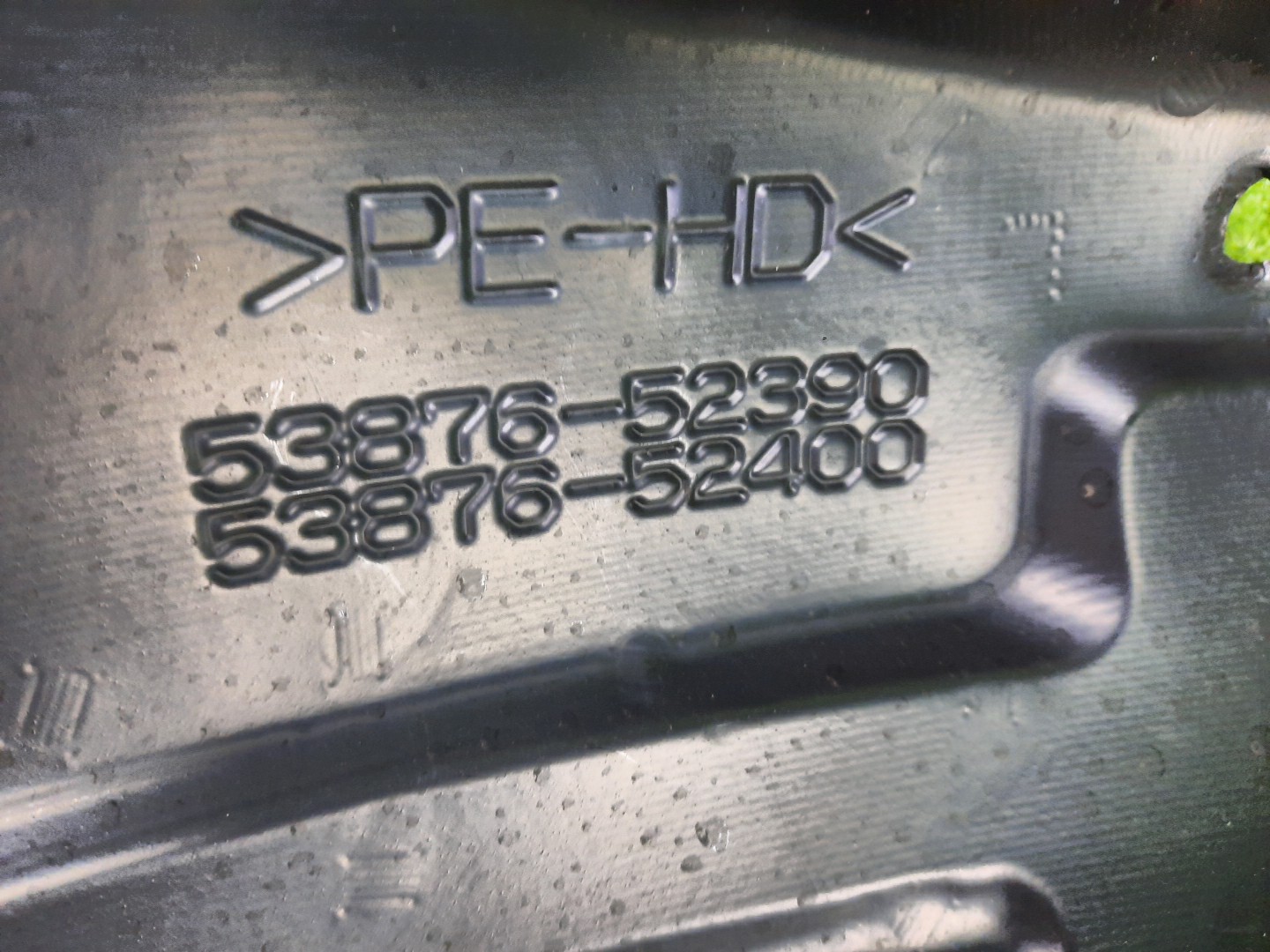 Защита под крыло левая передняя TOYOTA AQUA NHP10 53876-52390 3 ракурс