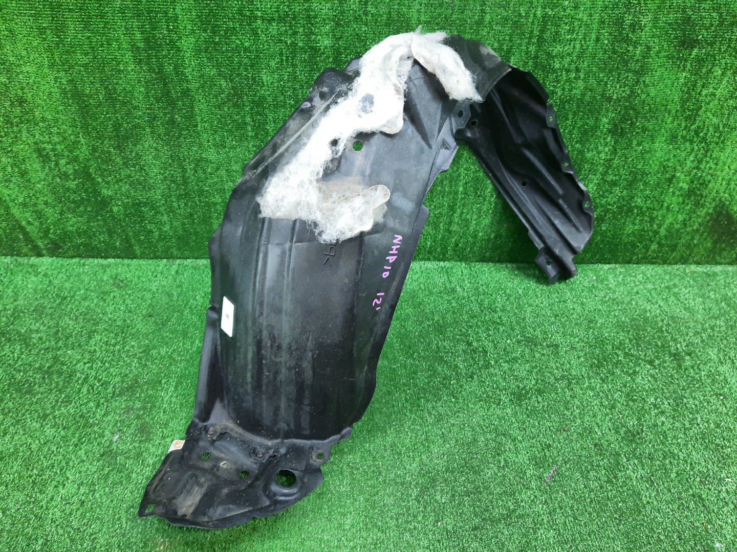 Защита под крыло левая передняя TOYOTA AQUA NHP10 53876-52340 1 ракурс