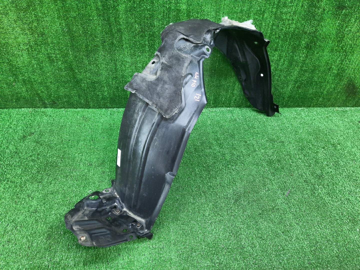 Защита под крыло правая передняя TOYOTA AQUA NHP10 53875-52320 1 ракурс