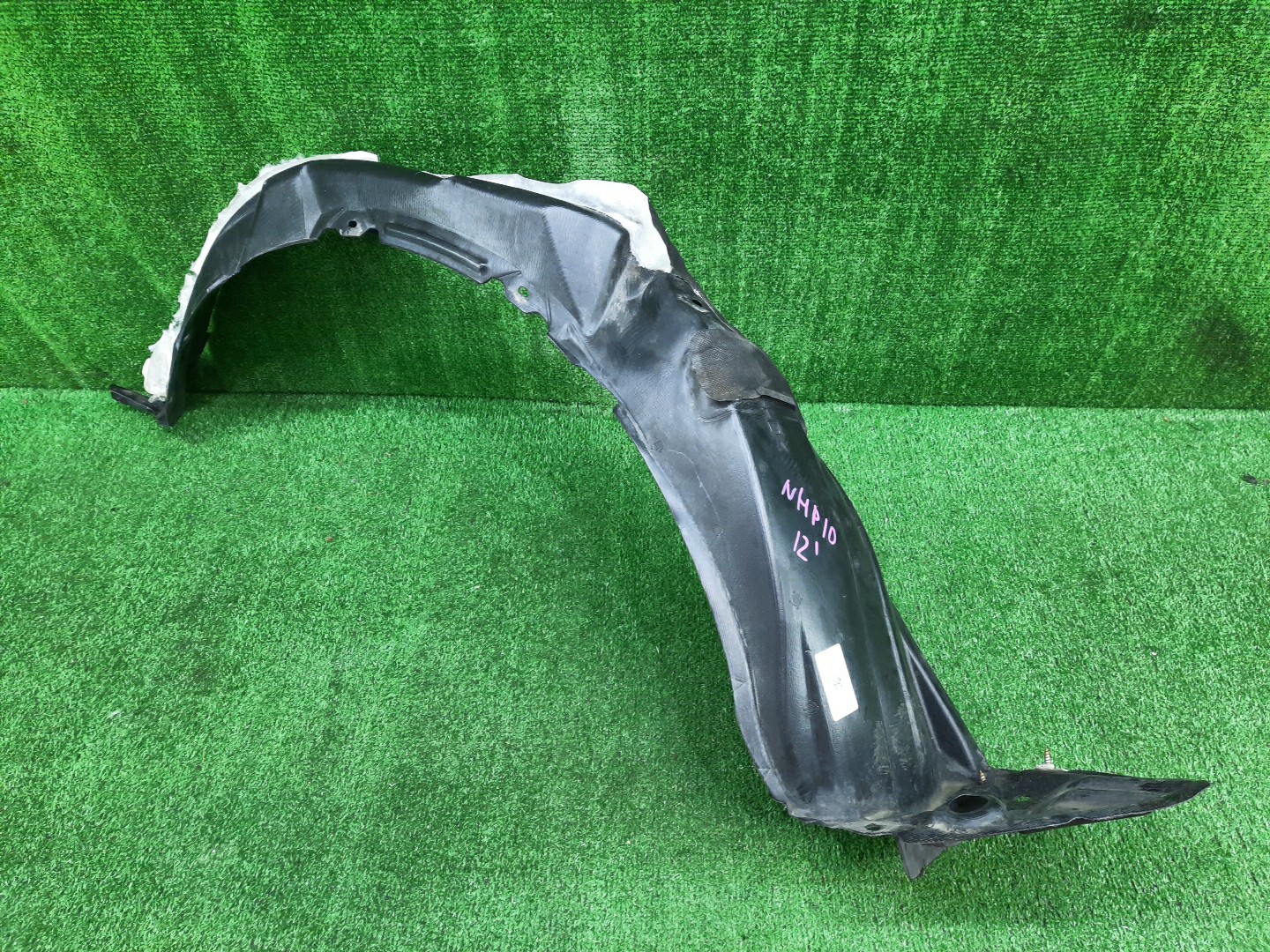 Защита под крыло правая передняя TOYOTA AQUA NHP10 53875-52350 1 ракурс