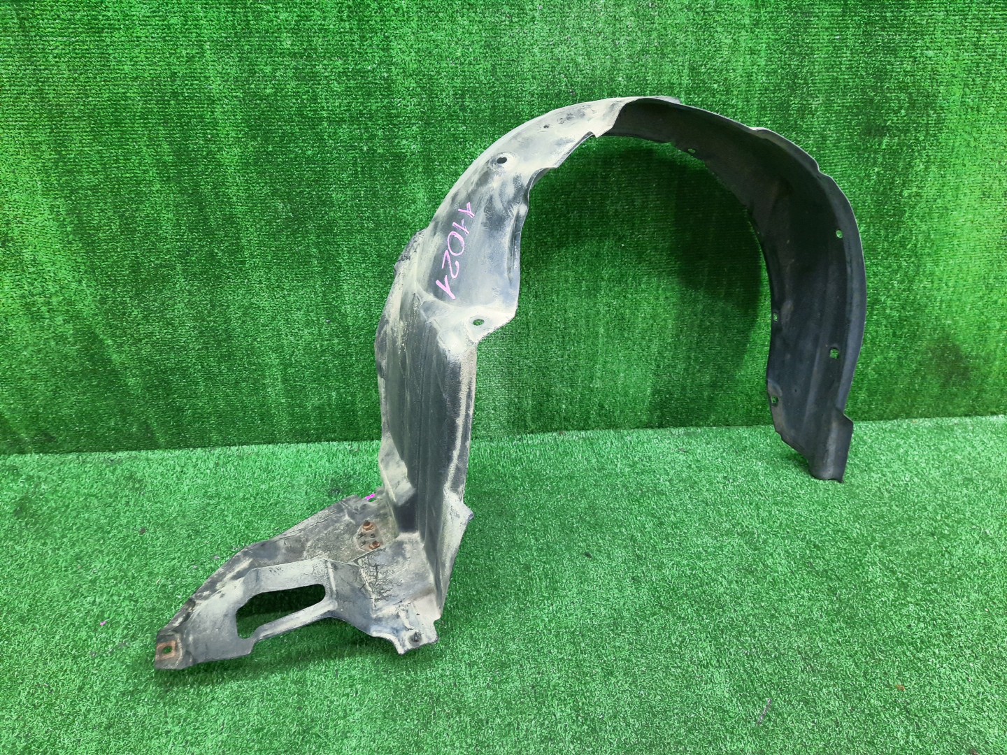 Защита под крыло правая передняя TOYOTA AXIO, COROLLA FIELDER, COROLLA  AXIO, FIELDER NZE141, NZE144, ZRE142, ZRE144, ZRE144G, ZRE142G, NZE144G, NZE141G 53875-12440 1 ракурс