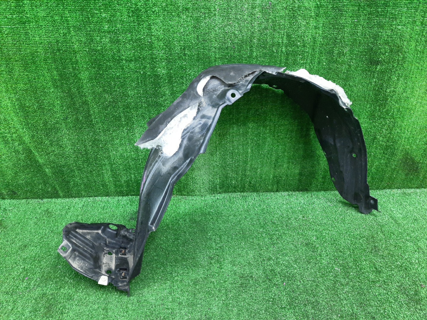Защита под крыло правая передняя TOYOTA AQUA NHP10 53875-52350 1 ракурс