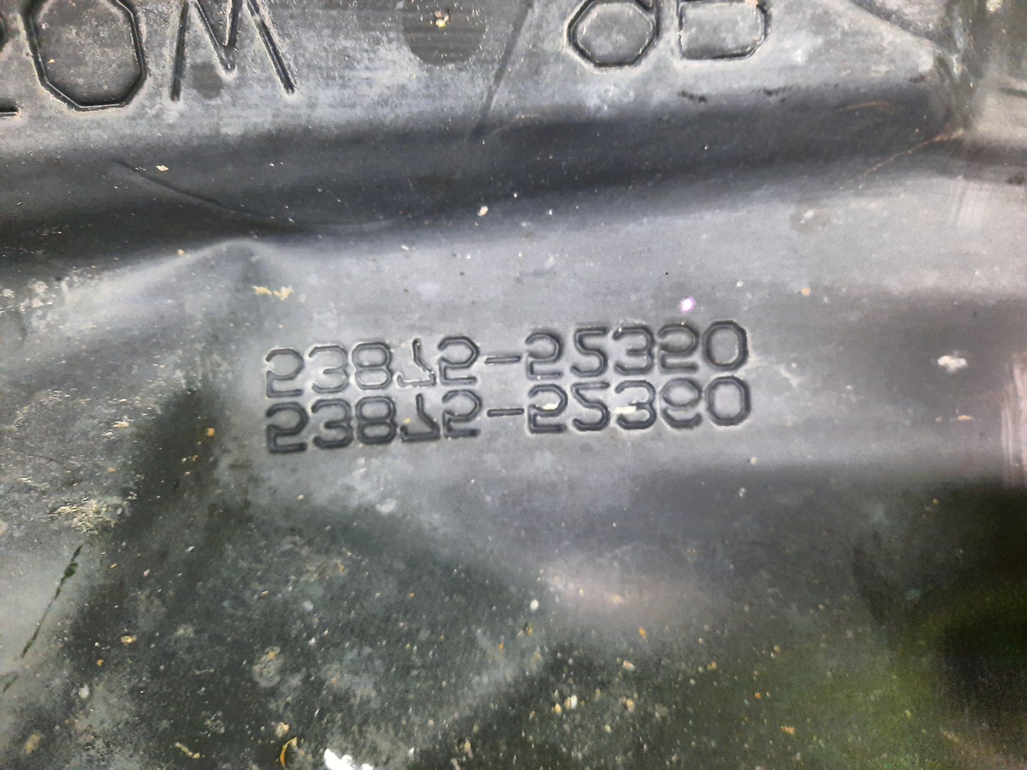 Защита под крыло правая передняя TOYOTA AQUA NHP10 53875-52350 2 ракурс