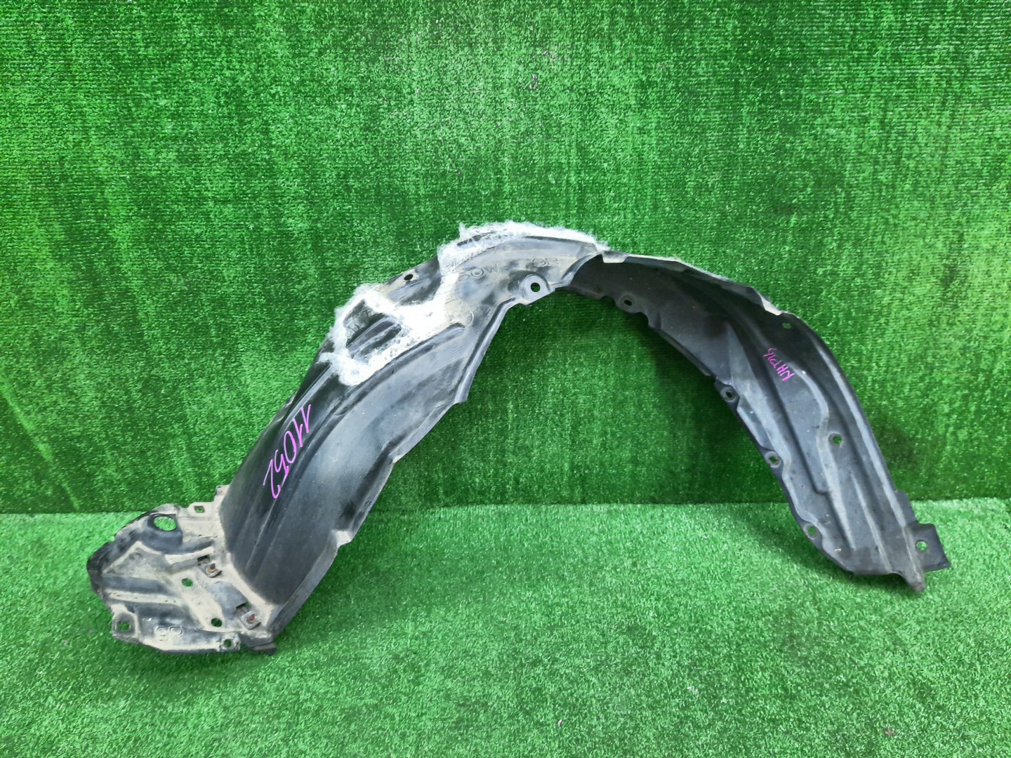 Защита под крыло правая передняя TOYOTA AQUA NHP10 53875-52350 1 ракурс