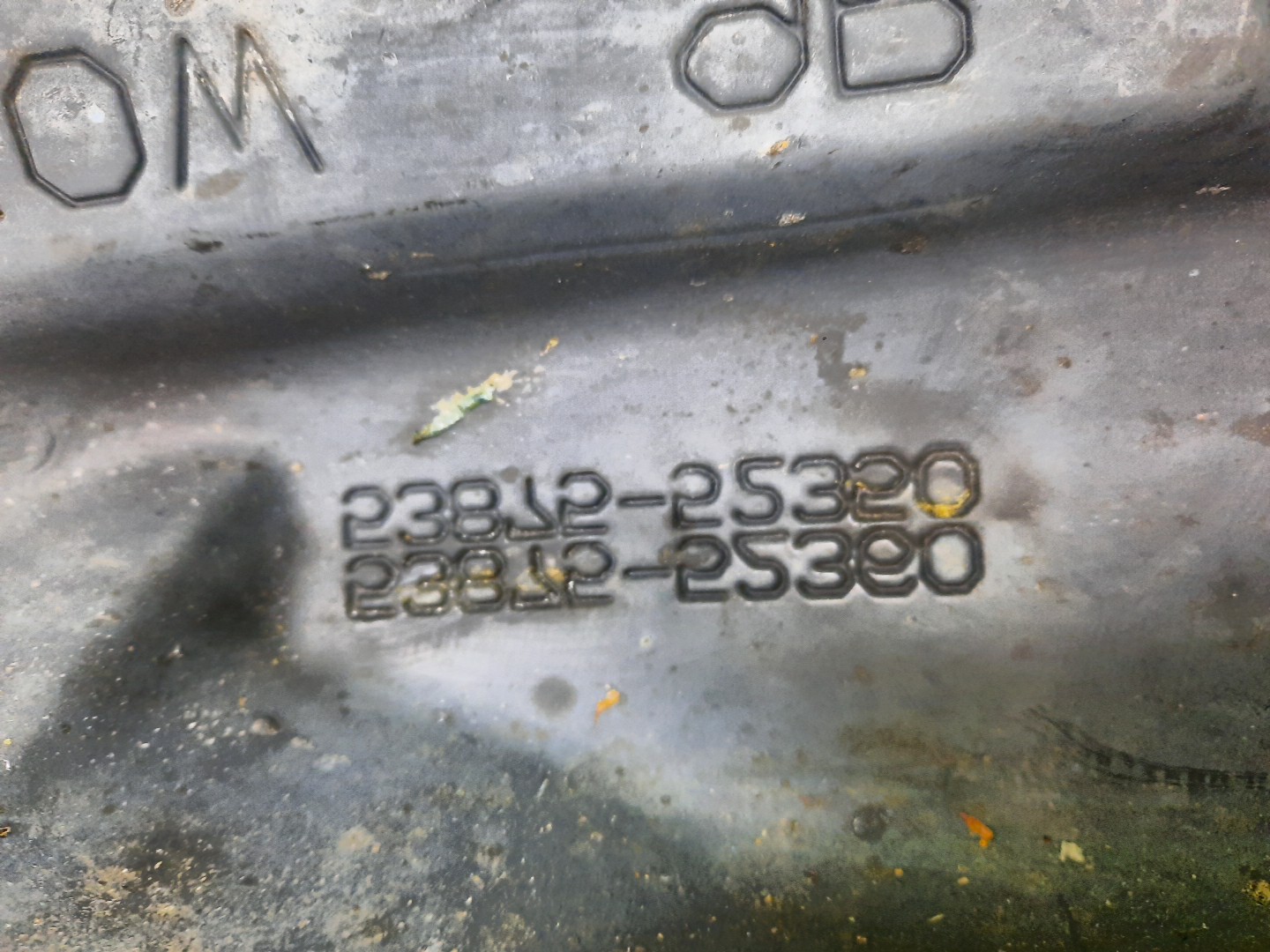 Защита под крыло правая передняя TOYOTA AQUA NHP10 53875-52350 2 ракурс