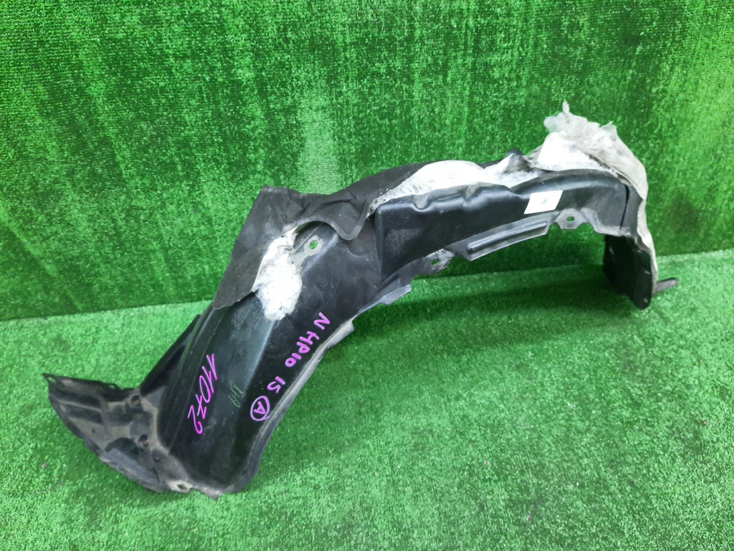 Защита под крыло левая передняя TOYOTA AQUA NHP10 53876-52390 1 ракурс