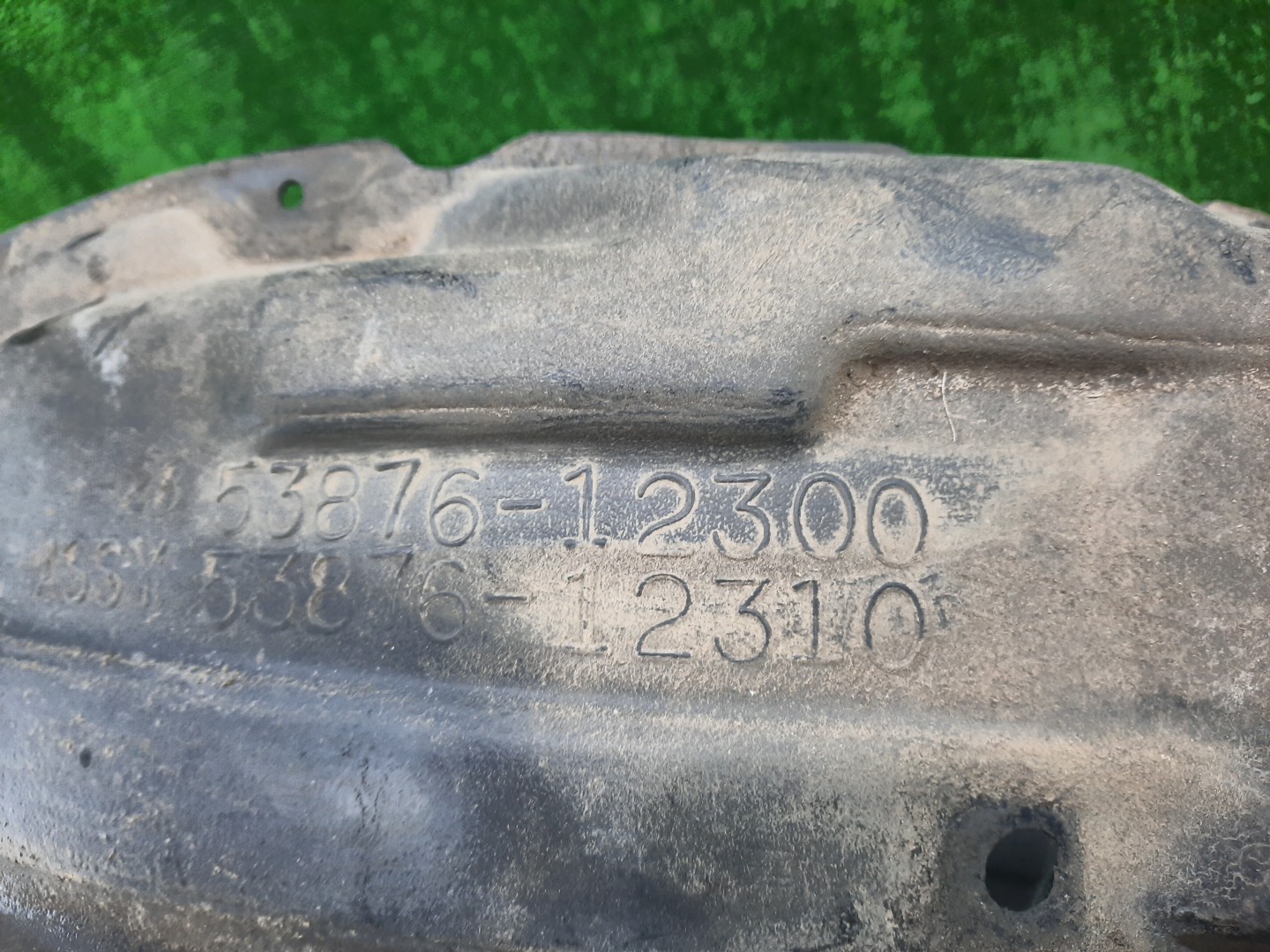 Защита под крыло левая передняя TOYOTA COROLLA ZZE124, NZE121, NZE120, ZZE122, NZE124, CE121 53876-12300 2 ракурс