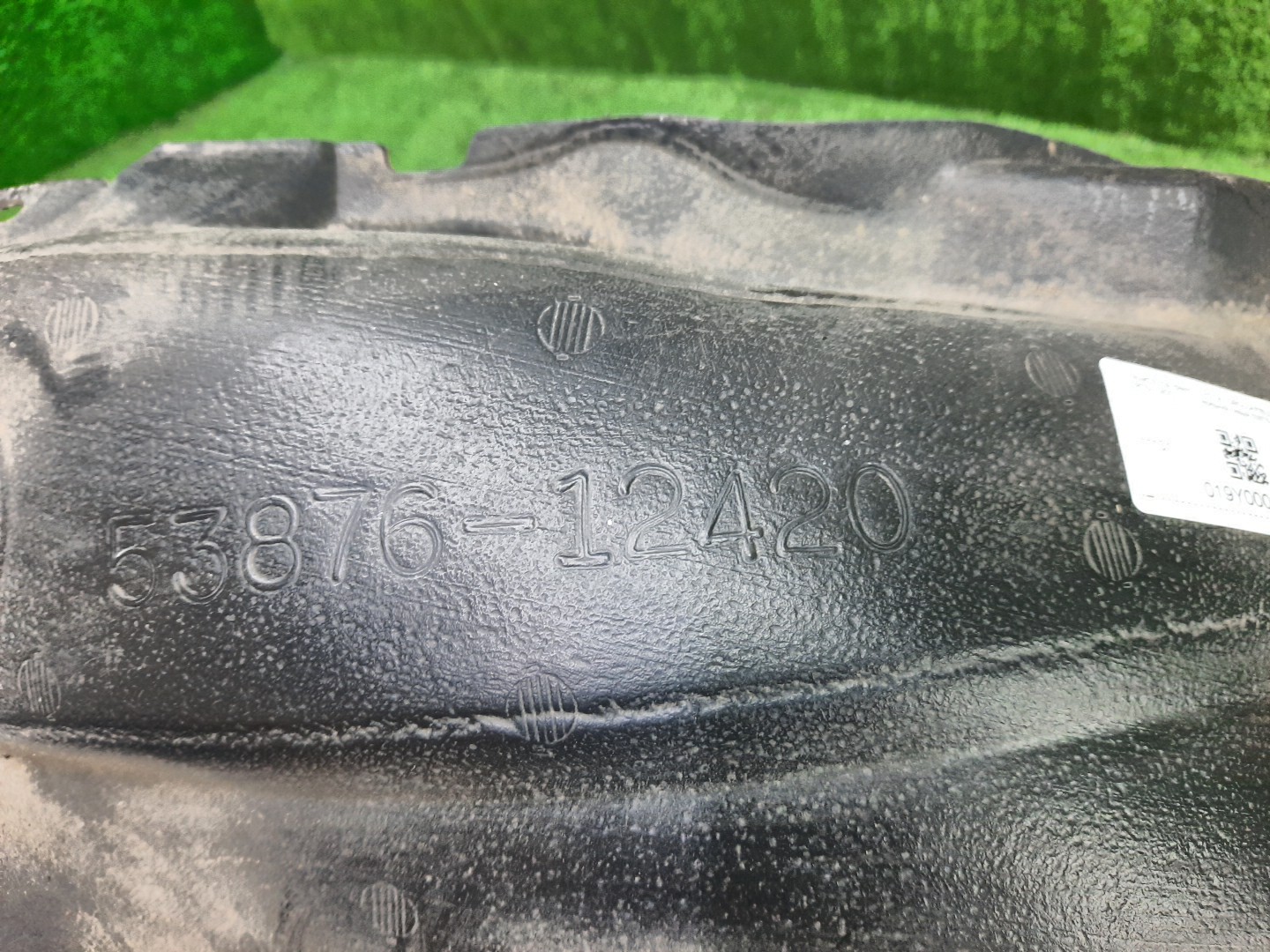 Защита под крыло левая передняя TOYOTA AXIO, COROLLA FIELDER, COROLLA  AXIO, FIELDER NZE141, NZE144, ZRE142, ZRE144, ZRE144G, ZRE142G, NZE144G, NZE141G 53876-12420 3 ракурс