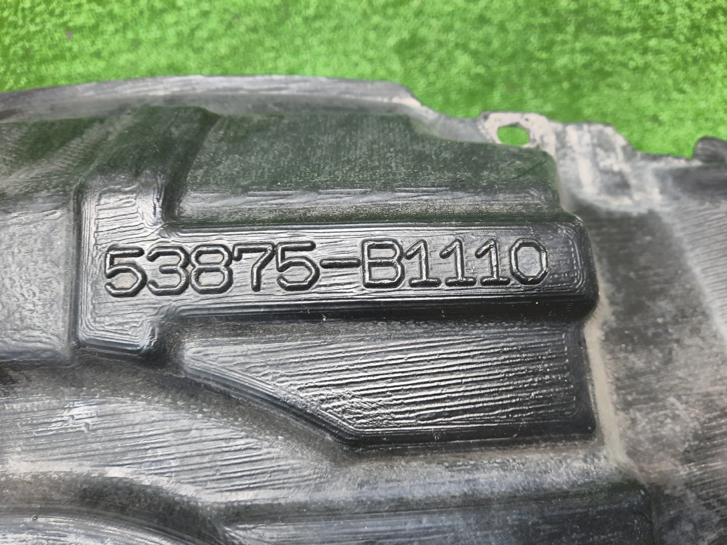 Защита под крыло правая передняя TOYOTA PASSO M700A 53875-B1110 2 ракурс