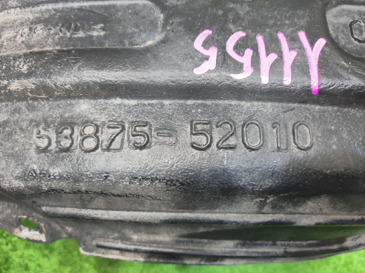 Защита под крыло правая передняя TOYOTA VITZ, YARIS SCP10, NCP10, SCP13, NCP15, NCP11, NCP13 53875-52010 2 ракурс