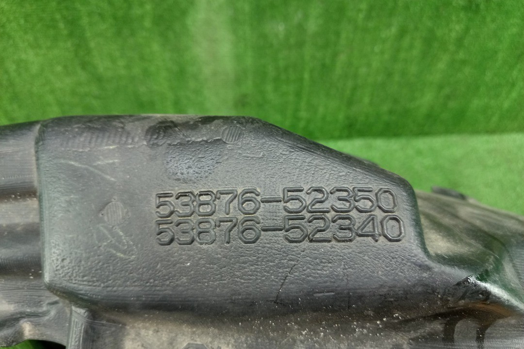 Защита под крыло левая передняя TOYOTA AQUA NHP10 53876-52350 2 ракурс
