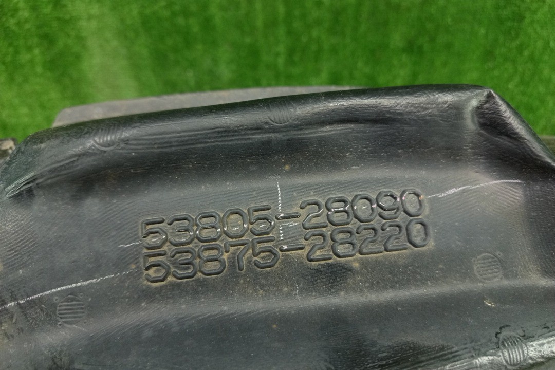 Защита под крыло правая передняя TOYOTA VOXY ZWR80G, ZRR85W, ZRR80W, ZWR80W, ZRR80G, ZRR85G 53875-28220 2 ракурс