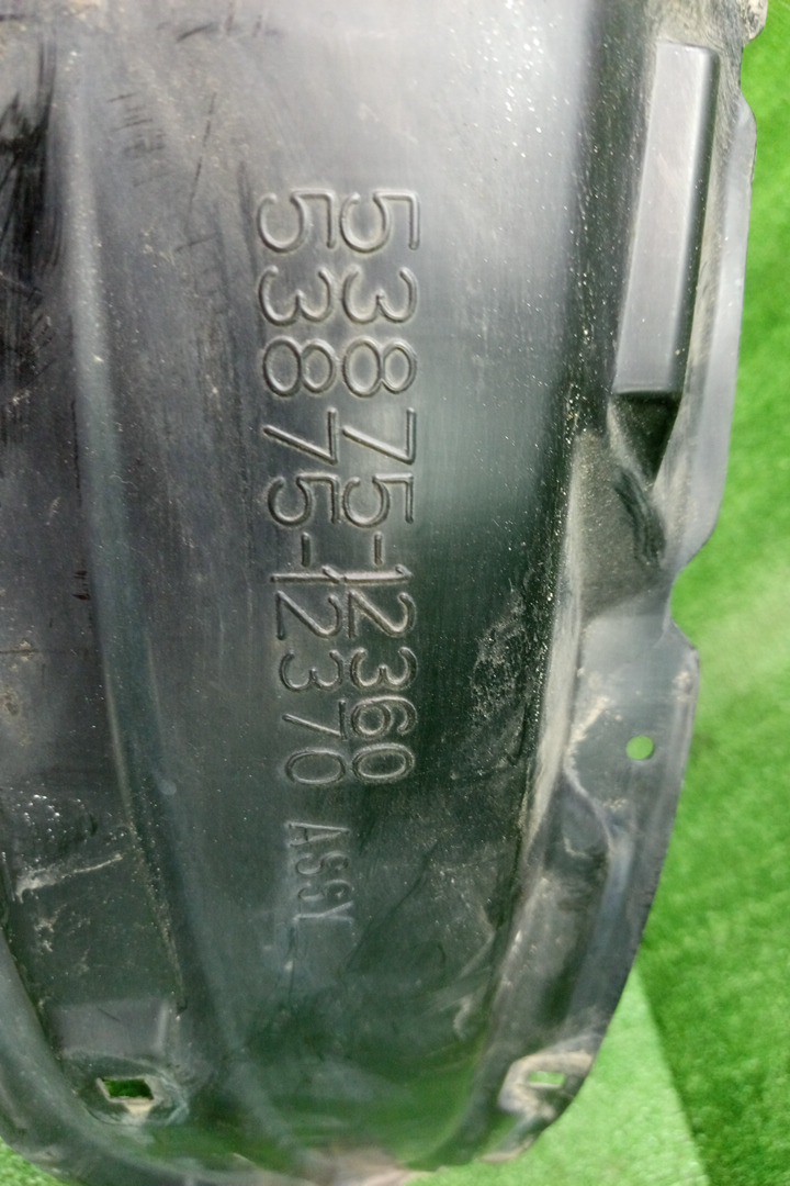 Защита под крыло правая передняя TOYOTA COROLLA ZZE124, NZE121, NZE120, ZZE122, NZE124, CE121 53875-12360 2 ракурс