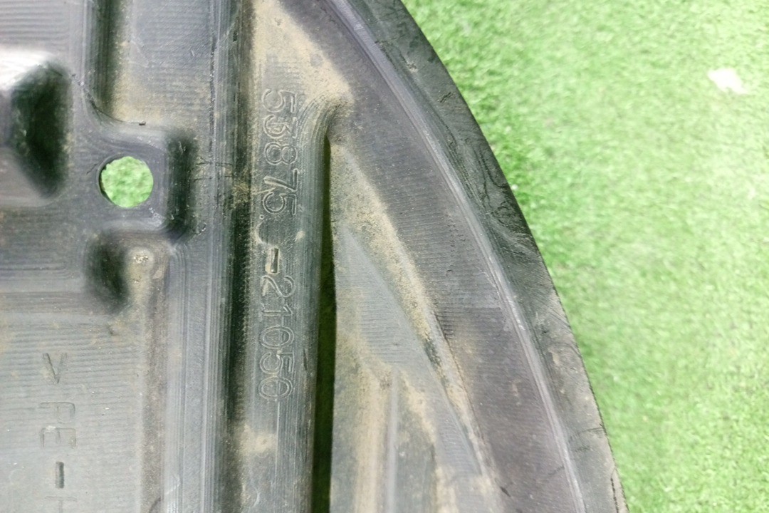 Защита под крыло правая передняя TOYOTA CALDINA ZRE154N, ZGE20W, ZRT272W, ST246W, AZT241W, AZT246W, ZZT241W 53875-21050 2 ракурс