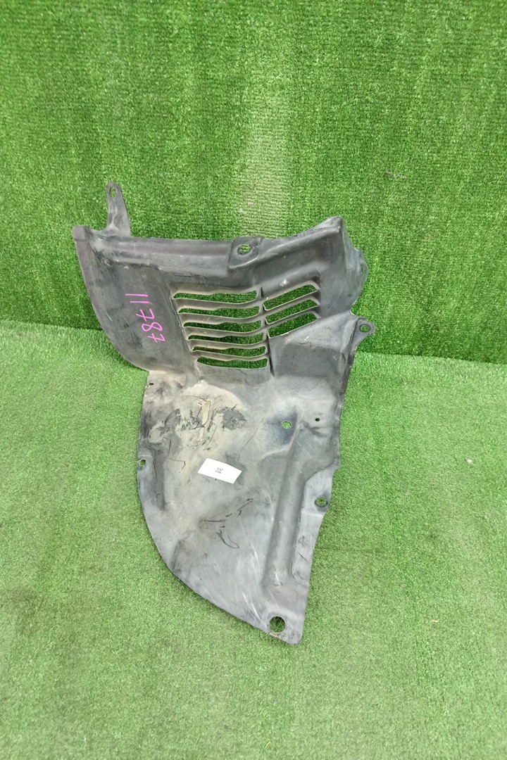 Защита под крыло правая передняя TOYOTA CRESTA GX90 53875-22010 1 ракурс