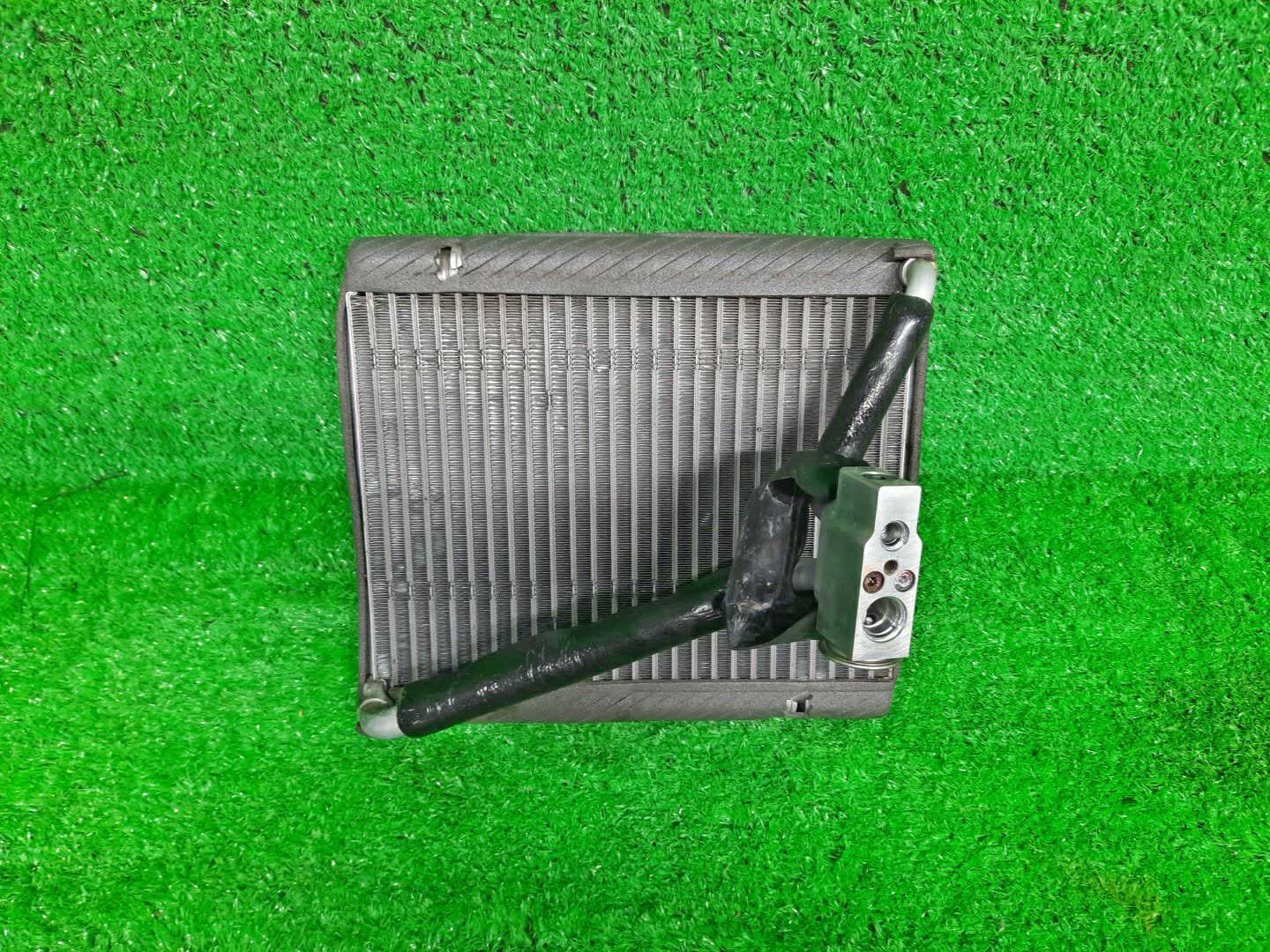 Радиатор кондиционера MITSUBISHI LANCER, GALANT FORTIS CY4A, CY2A, CY3A, CY6A, CX6A, CX4A, CX3A 2 ракурс