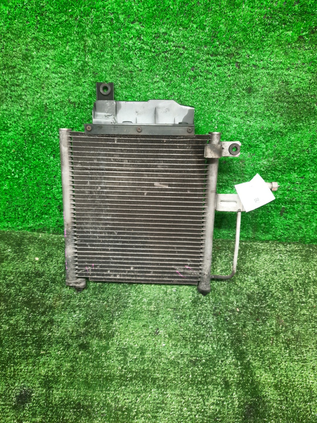 Радиатор кондиционера MAZDA DEMIO DW3W, DW5W B3E, B3ME, B5E, B3, B5ME, B5 0102 1 ракурс