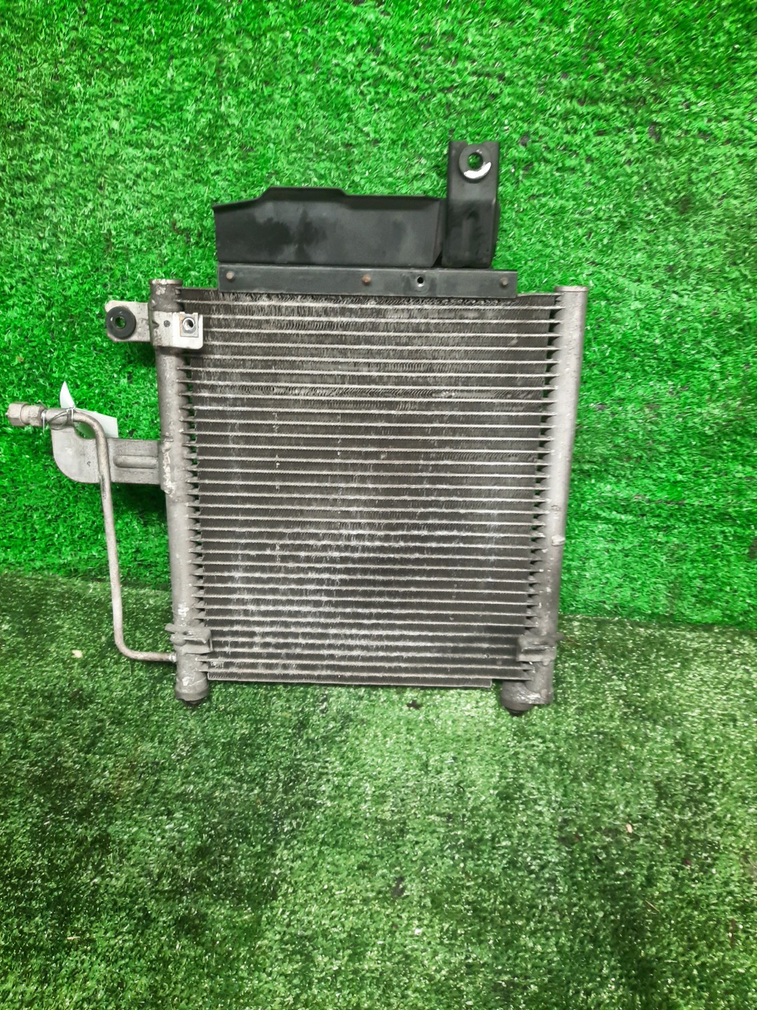 Радиатор кондиционера MAZDA DEMIO DW3W, DW5W B3E, B3ME, B5E, B3, B5ME, B5 0102 4 ракурс