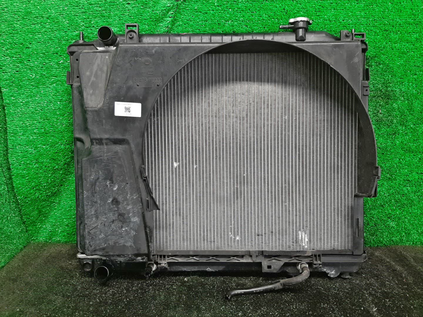 Радиатор основной NISSAN ELGRAND ATE50, AVE50, ATWE50, ALWE50, APWE50, AVWE50, APE50, ALE50 VQ35DE 2858 1 ракурс