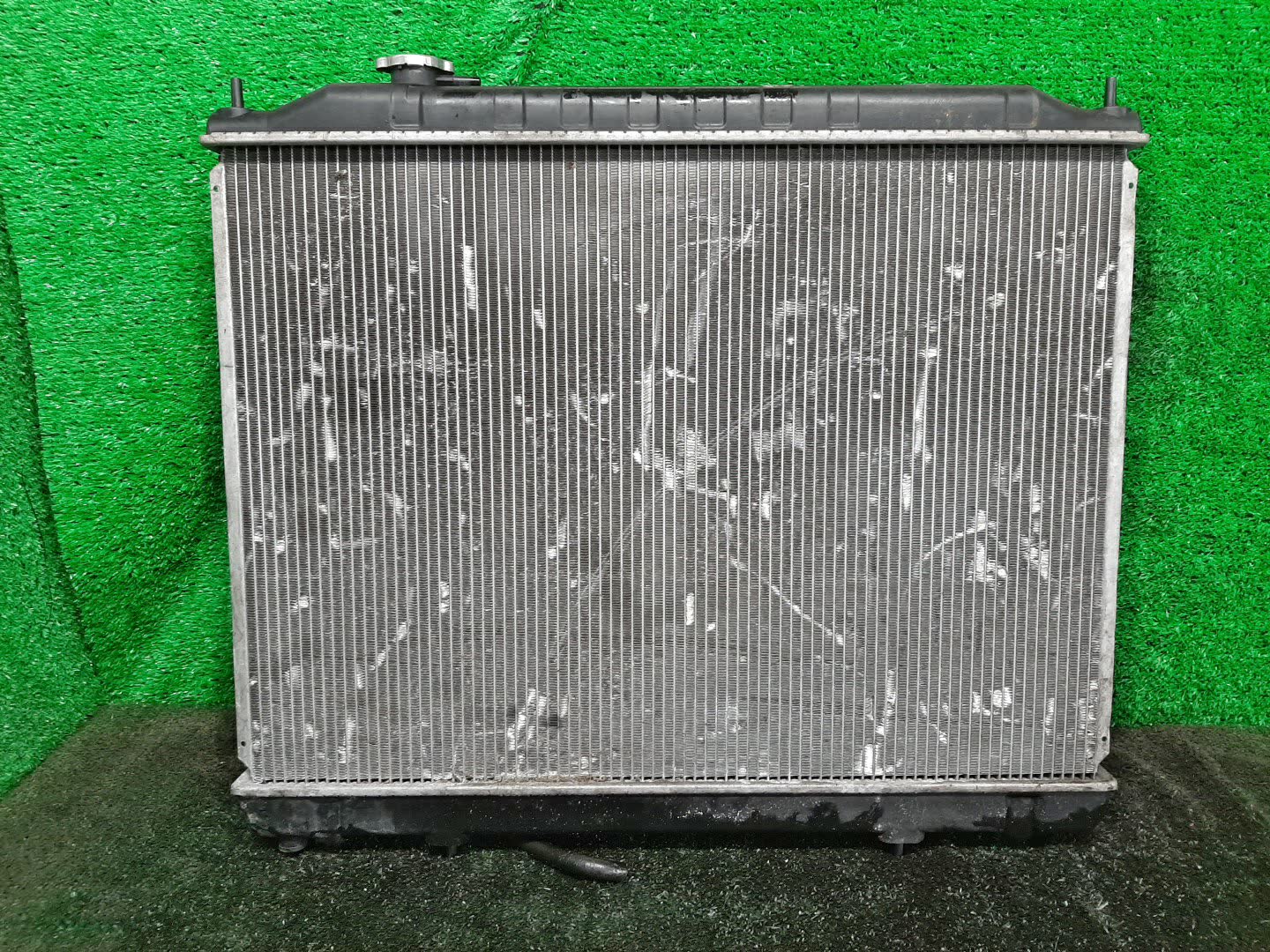 Радиатор основной NISSAN ELGRAND ATE50, AVE50, ATWE50, ALWE50, APWE50, AVWE50, APE50, ALE50 VQ35DE 2858 2 ракурс
