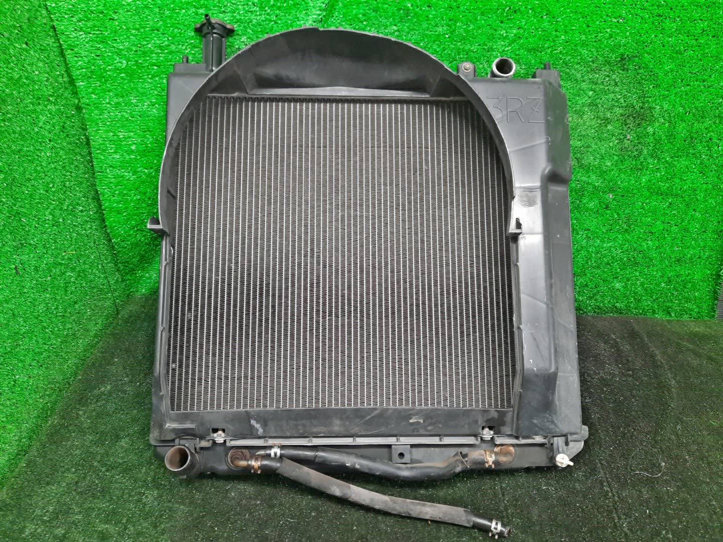Радиатор основной TOYOTA GRANVIA VCH10W, VCH16W, RCH11W 3RZ-FE 3038 2 ракурс