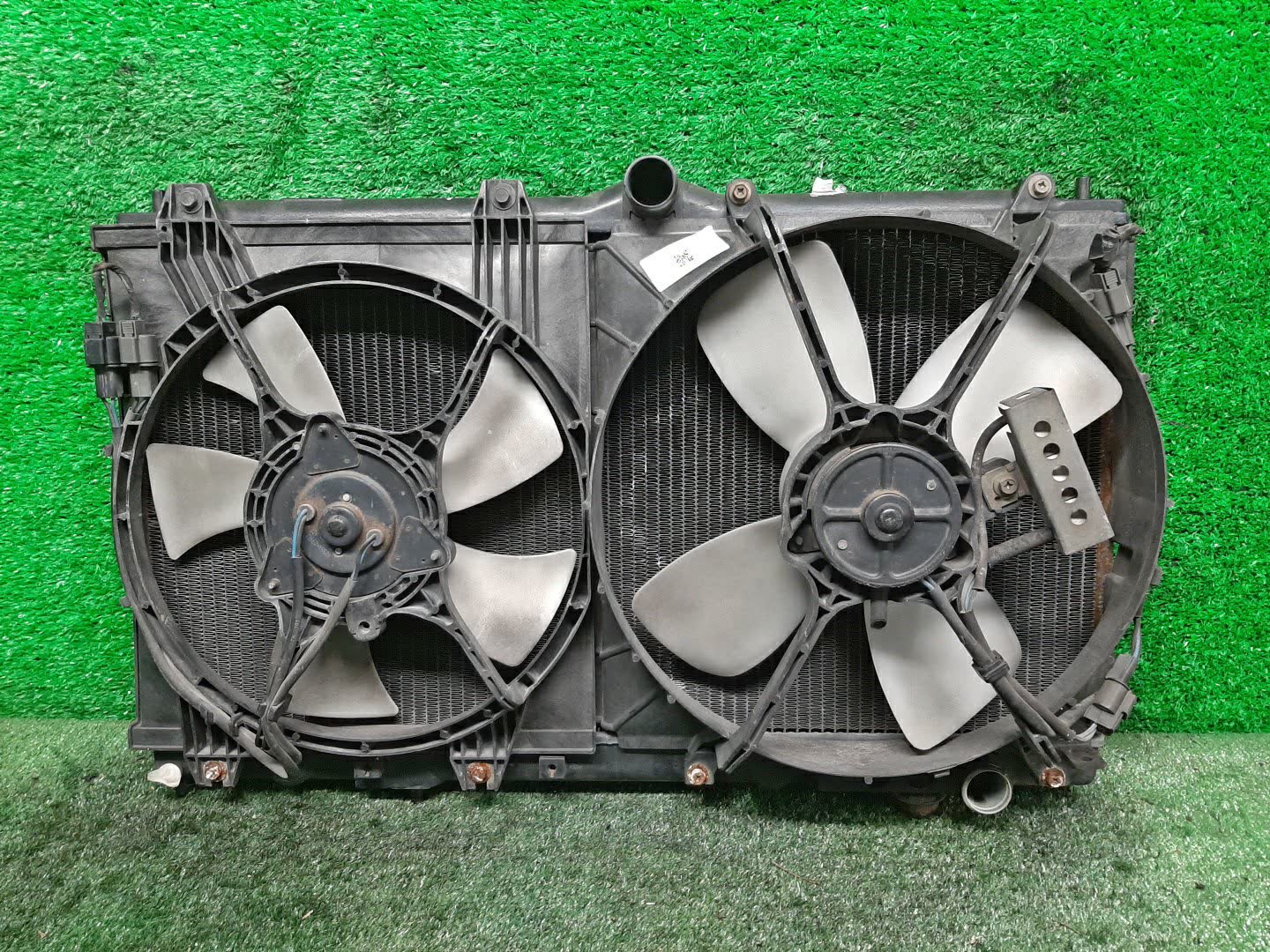 Радиатор основной MITSUBISHI GTO Z16A 6G72 4410 1 ракурс Радиатор основной MITSUBISHI GTO Z16A 6G72 4410 1 ракурс