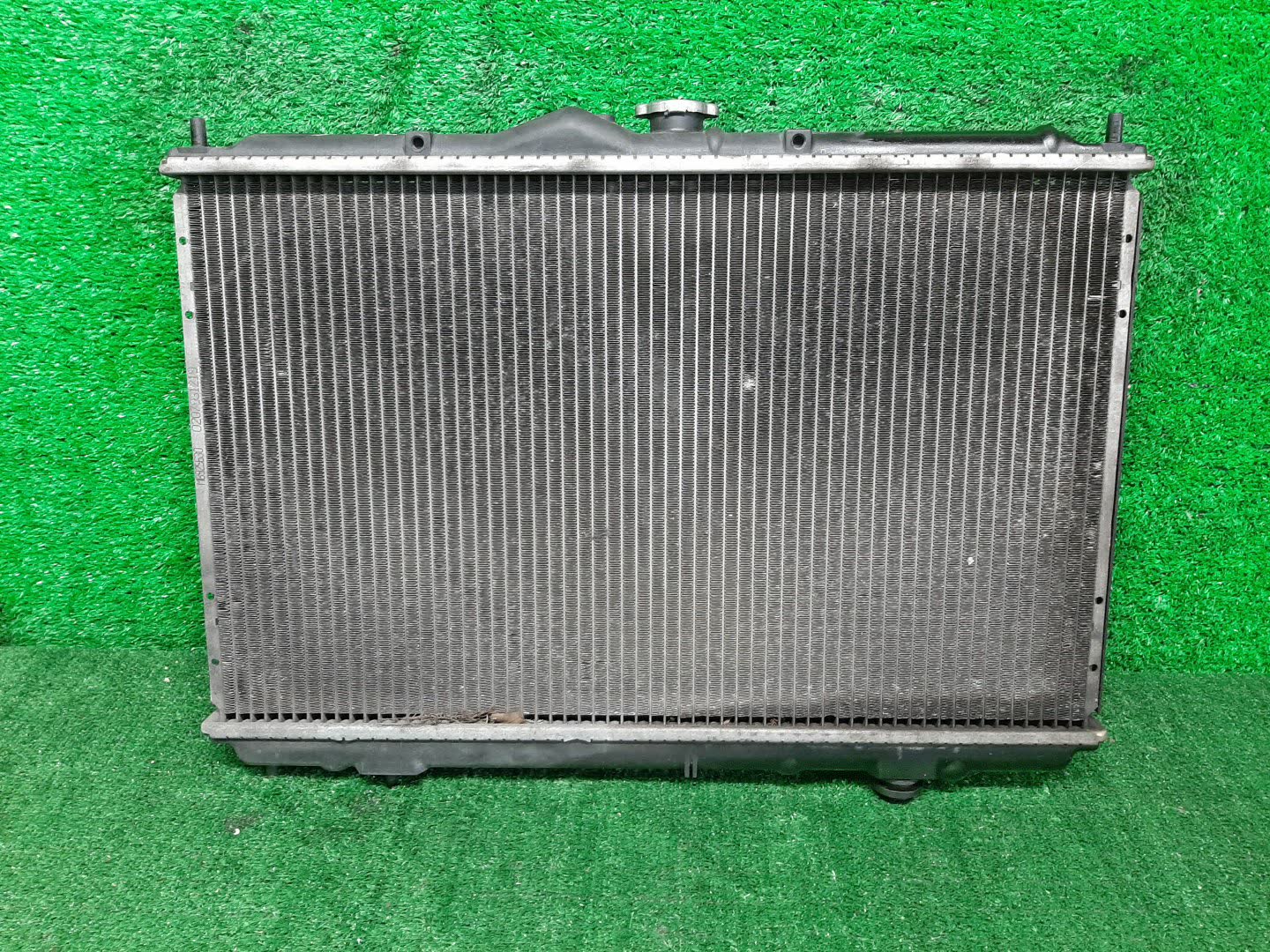 Радиатор основной MITSUBISHI CARISMA DA2A 4G93 4668 2 ракурс
