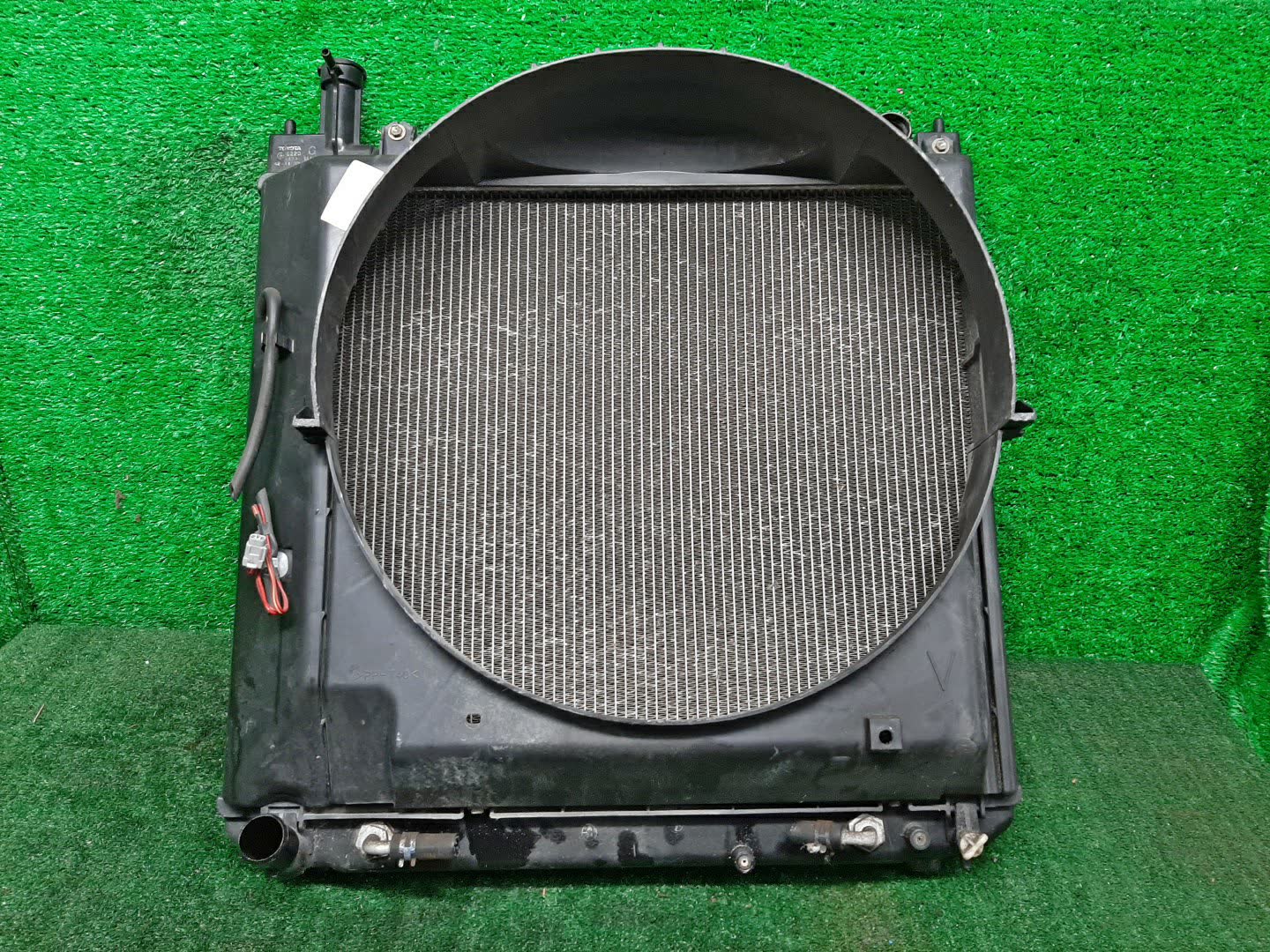 Радиатор основной TOYOTA GRANVIA VCH10W, VCH16W, RCH11W 5VZ-FE 8669 1 ракурс