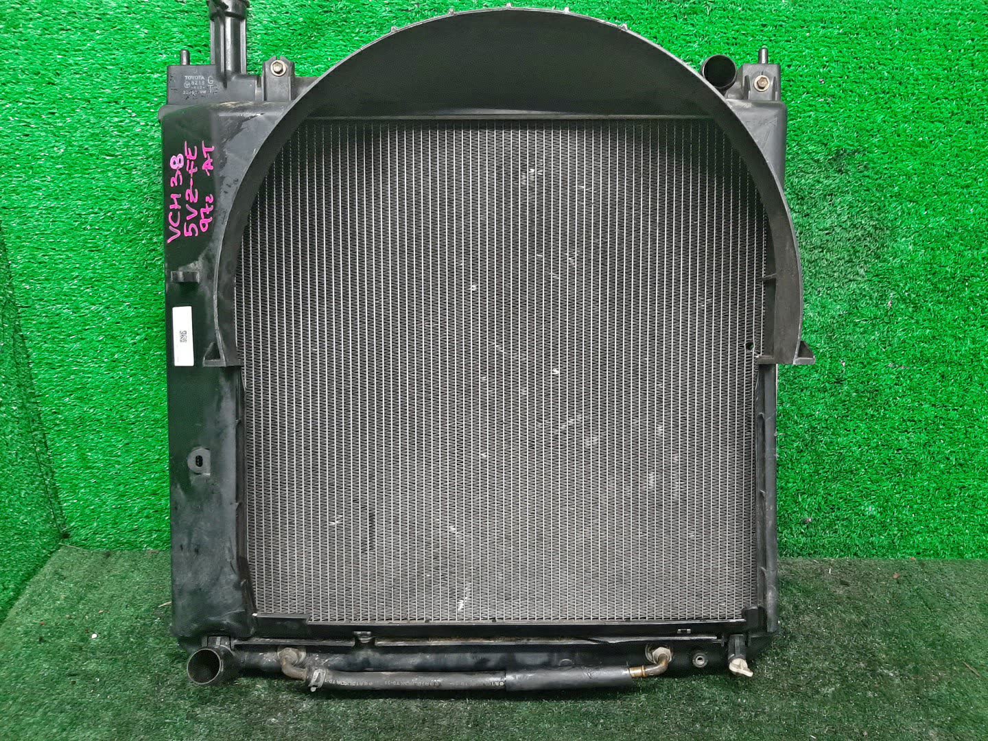 Радиатор основной TOYOTA GRANVIA VCH10W, VCH16W, RCH11W 5VZ-FE 3033 1 ракурс