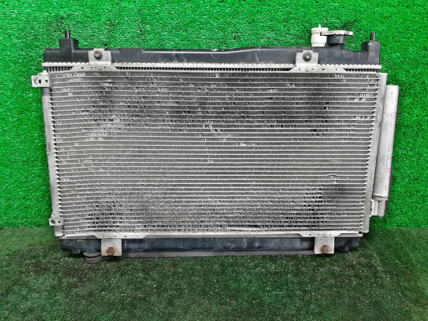 Радиатор основной HONDA FIT, SHUTTLE GP6, GP5, GP7, GP8 LEB 3187 2 ракурс