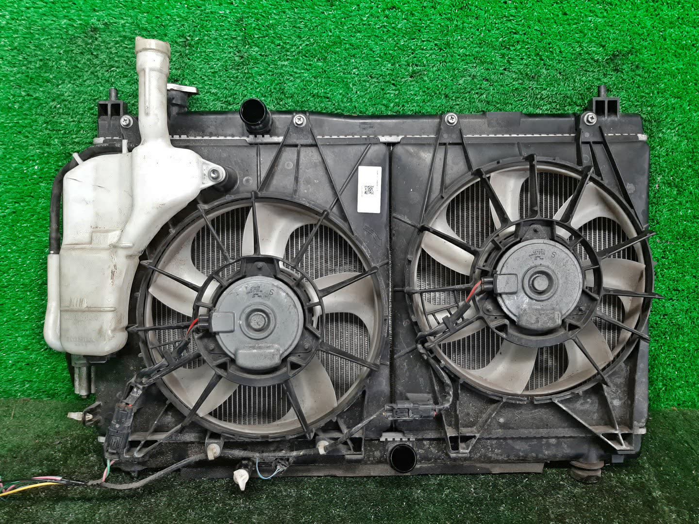 Радиатор основной HONDA FIT, SHUTTLE GP6, GP5, GP7, GP8 LEB 3218 1 ракурс
