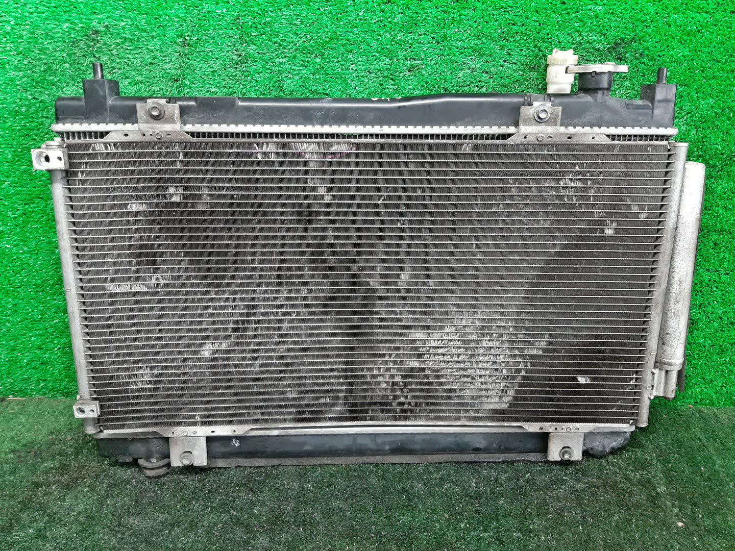 Радиатор основной HONDA FIT, SHUTTLE GP6, GP5, GP7, GP8 LEB 3218 2 ракурс