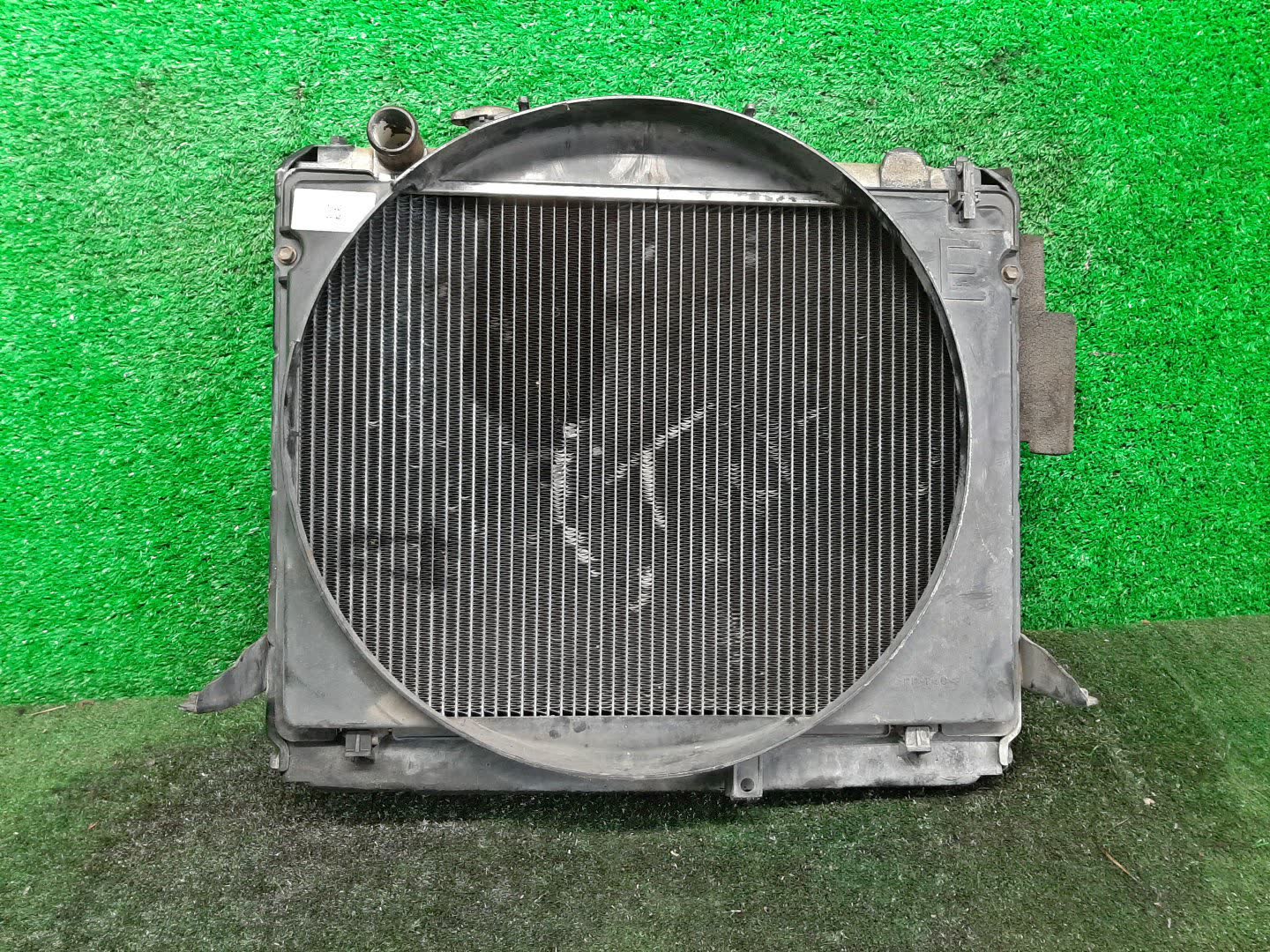 Радиатор основной TOYOTA DYNA, HIACE, TOYOACE YY101, YY201, YY131, YY211 3Y 3228 1 ракурс