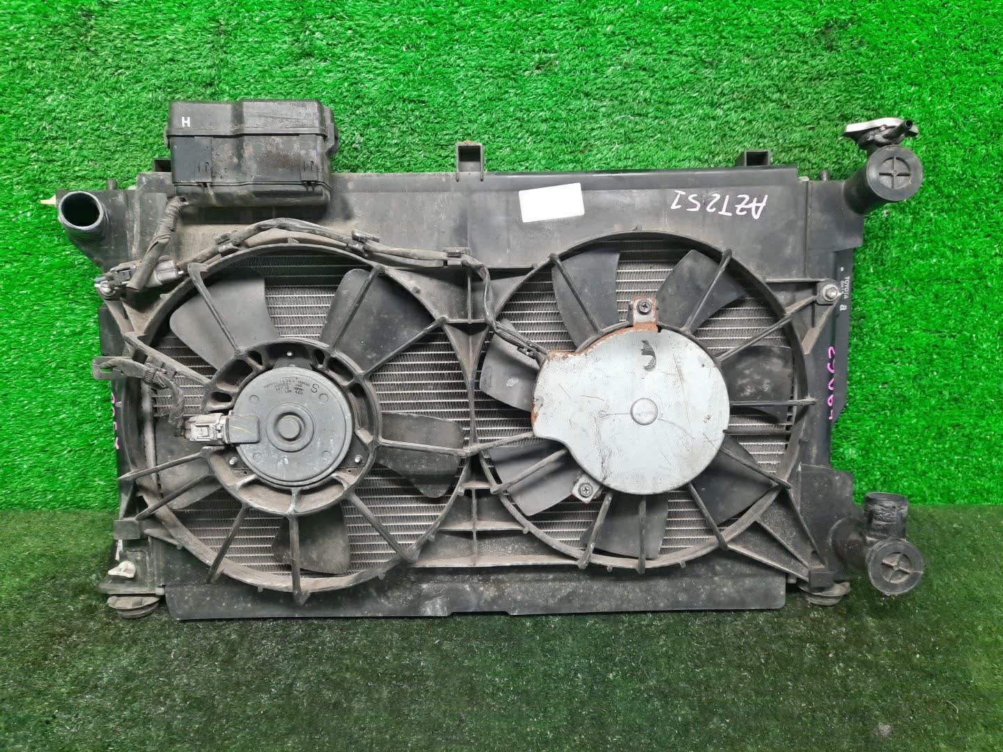 Радиатор основной TOYOTA AVENSIS ZZT251, AZT250, AZT255, AZT251 2AZ-FSE 29064 1 ракурс